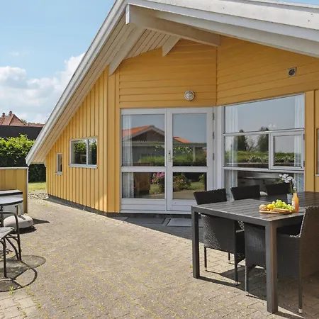 3 Bedroom Cozy In Sjolund