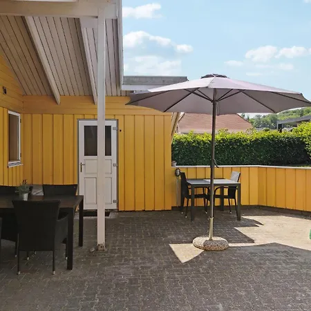3 Bedroom Cozy In Hébergement de vacances Sjolund
