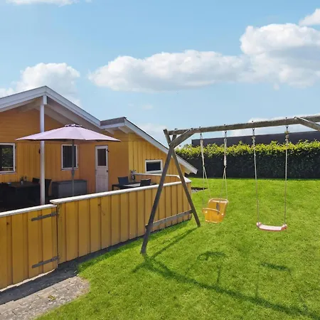 3 Bedroom Cozy In Sjolund